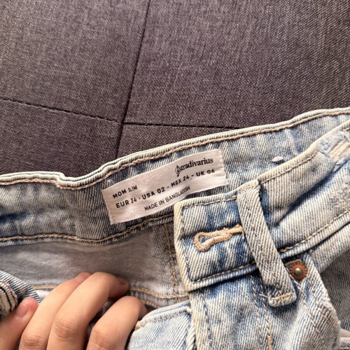 Stradivarius high-waist jeans with rips, size 34, like new