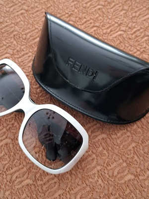 Γυαλιά ηλίου Fendi λευκά σαν καινούργια, statement