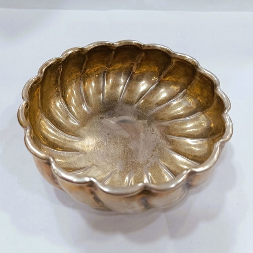 Vintage metal Lobed bowl with fluted and scalloped edge like new