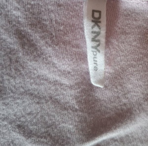 Ροζ φανελάκι DKNY