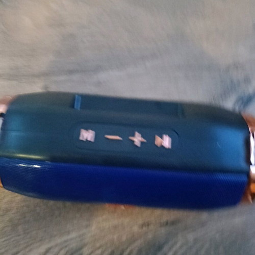 Wireless Bluetooth speaker new with T-Flash, USB support and stereo sound
