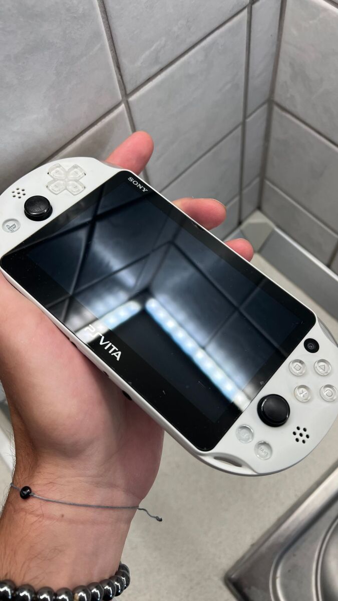 PlayStation Vita 2000 Minecraft Limited… - € 270,00 - Vendora.cy