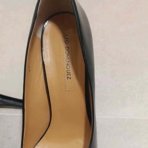 Adolfo Dominguez black patent 12cm pumps like new