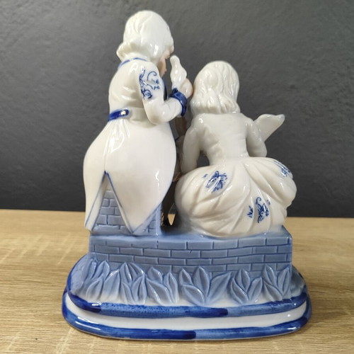 Vintage Porcelain Figurine Romantic Couple Delft Style used