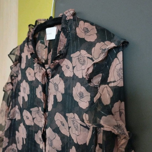 Neo Noir women's shirt used with floral pattern, size M