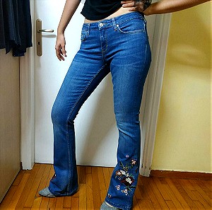 Φλοράλ κεντημένο μπλε flared jeans