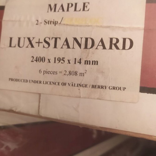 Maple wood flooring 8 sealed packages, new, 22.46 m2 coverage
