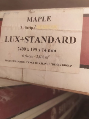 Ξύλινο παρκέ Maple 8 σφραγισμένες συσκευασίες, καινούργιο, κάλυψη 22,46 τ.μ.