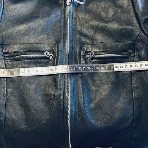Women's fitted genuine leather jacket, size M, black