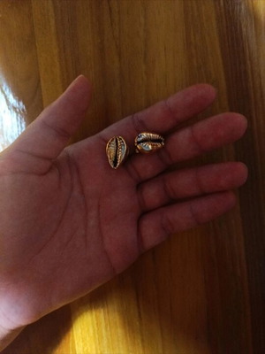 Handmade earrings with gold shells new