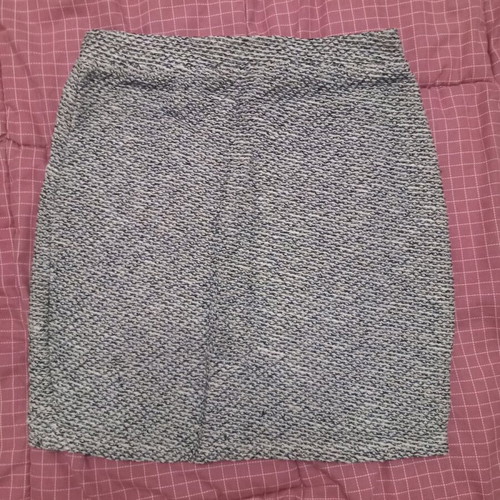 Short tight skirt like new with soft knitted fabric, size S