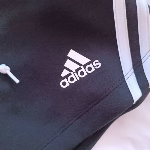 Adidas μαύρο φούρερ σορτσάκι (S)