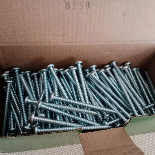 Screws with square head new, box 65cm