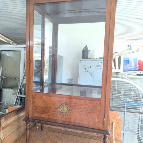 Retro Display Cabinet like new with cupboards and glass shelves
