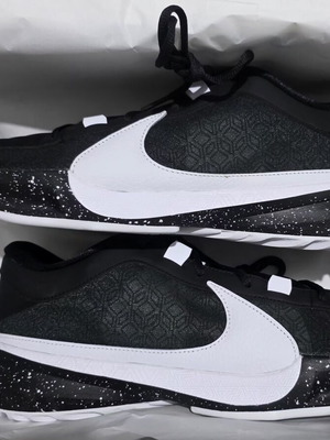 Nike Air Zoom Freak 5 черно бяло нови, номер 45