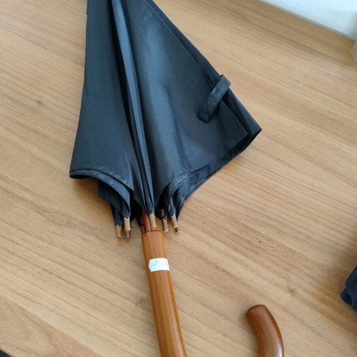 Vintage wooden umbrella like new, large and sturdy