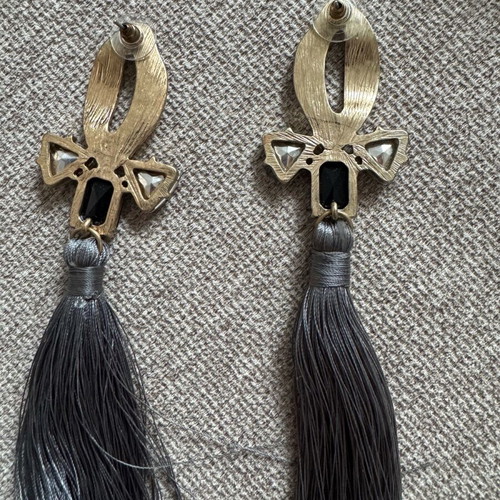 Mango long earrings like new with gray tassel and gold base
