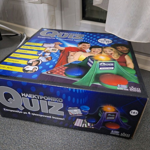 Electronic board game Quiz like new with 4 buzzers