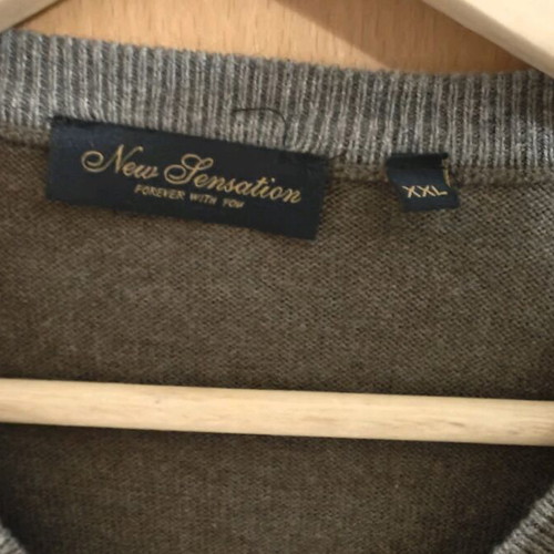 V-neck pullover like new, size XXL, gray and beige