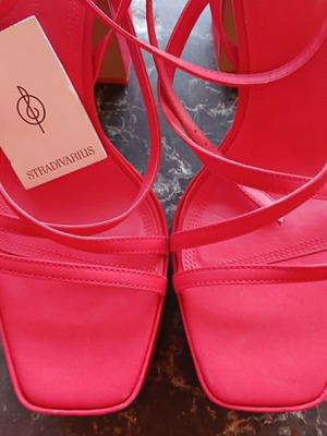 Stradivarius κόκκινα ψηλοτάκουνα πέδιλα καινούργια, μέγεθος 39