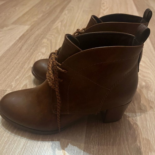 Brown ankle boots size 39 like new