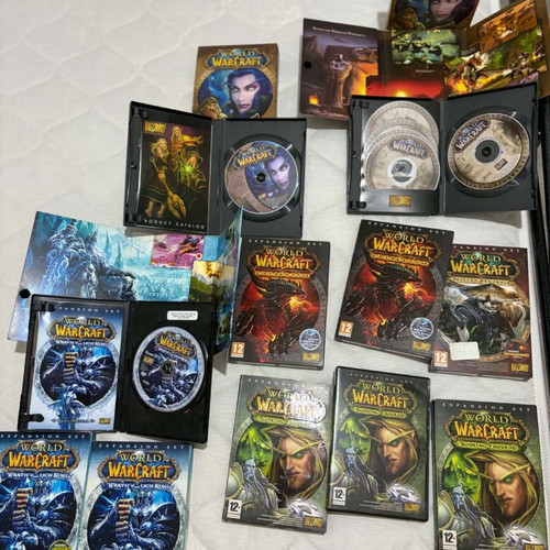 World of Warcraft Blizzard PC game collection with 5 expansions and extras