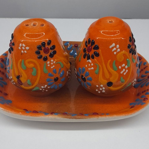 Handmade salt and pepper set new