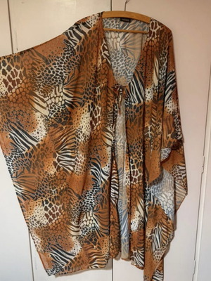 Batwing style kaftan tunic in excellent condition, brown and orange