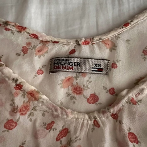 Γυναικείο διάφανο τοπ Tommy Hilfiger με φλοραλ ντεσεν σαν καινούργιο