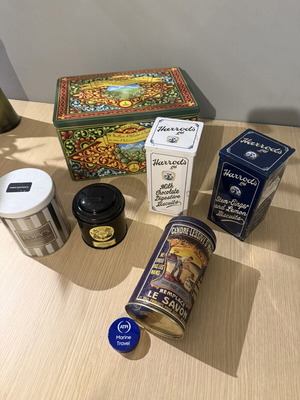 Μεταλλικά κουτιά σαν καινούργια, σετ Dolce & Gabanna και Harrods