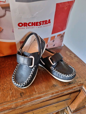 Baby blue moccasins size 21 like new, leather