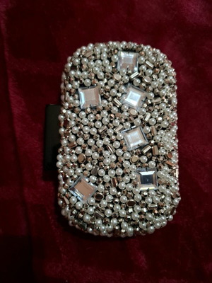 Τσαντάκι clutch bag με κεντημένες πέρλες Achilleas Accessories σαν καινούργιο, μαύρο και άσπρο