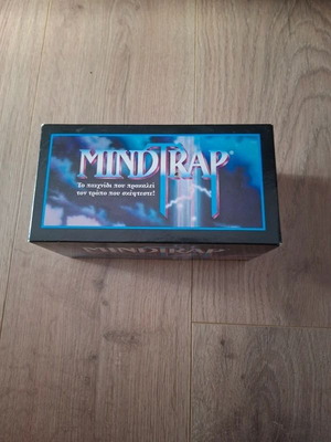 Mindtrap Retro Board Game '90 Collectible Like New