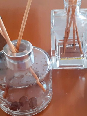 Jars for liquid room fragrance 4 pcs like new
