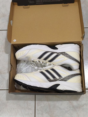 Adidas Duramo 2 Lea ανδρικά δερμάτινα παπούτσια για τρέξιμο σε λευκό και μαύρο, μέγεθος 46.5