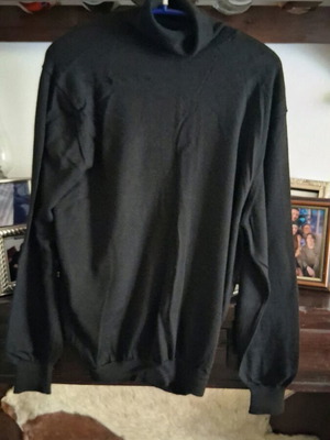 Woolen women's turtleneck sweater like new, black