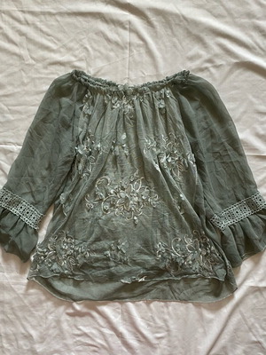 Fairy off-shoulder blouse used, size S/M, green