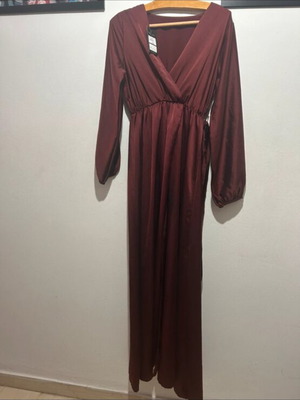 Women's dress new with detachable belt, size S, red