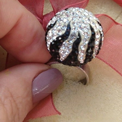 Ασημένιο δαχτυλίδι 925 με κρύσταλλα Swarovski σαν καινούργιο, μαύρο και άσπρο
