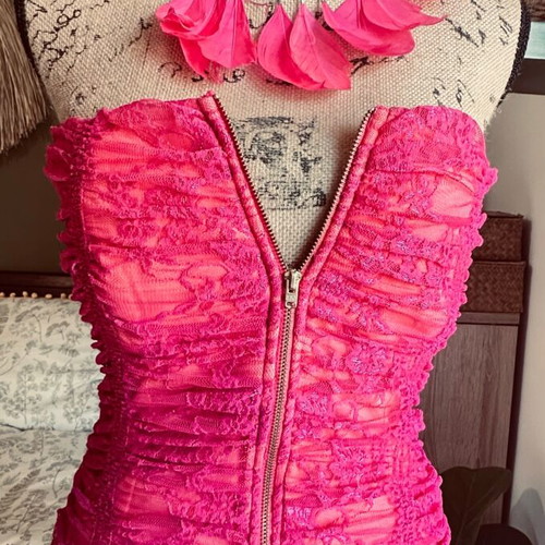 Lynne lace corset set with pink jewelry like new
