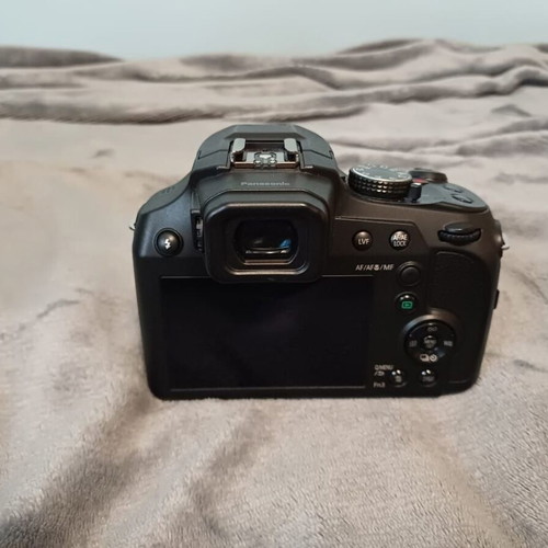 Panasonic Lumix FZ82D camera like new with Sandisc Extreme 64GB SDXC
