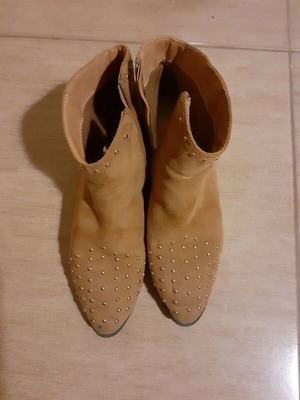 Women's low ankle boots like new, tan with gold studs, size 37
