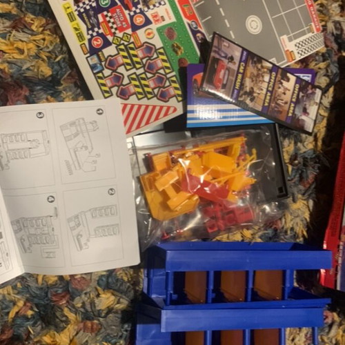 Parking lot toy garage set new, car playset
