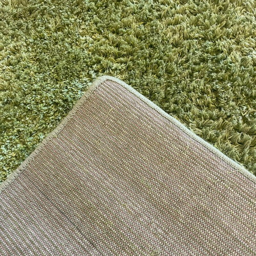 Shaggy rug like new with modern design