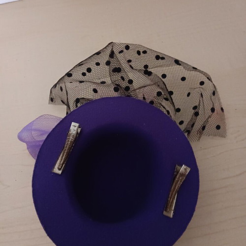 Carnival hat like new