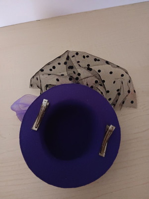 Carnival hat like new