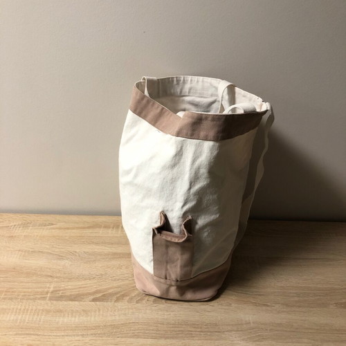 Canvas beach bag used, shoulder carry