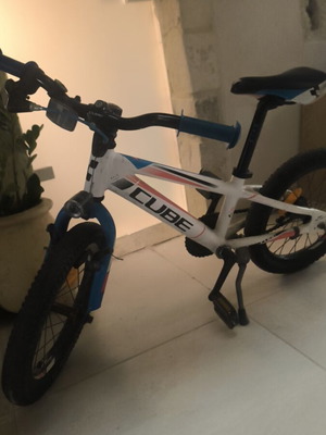Cube kids bike 16 inches like new, white mountain