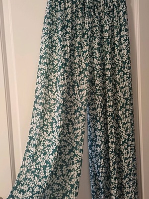 Celestino pants like new, white and green with elastic waist