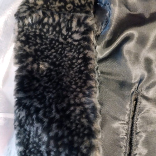 Faux fur neck warmer like new with cut, black and gray
